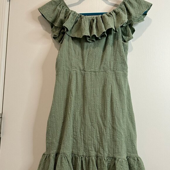 Super cute green dress with ruffles - Picture 2 of 10
